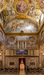 Utsikt över motfasaden, kyrkan Nunziatina, Todi, Umbrien, Italien (foto)