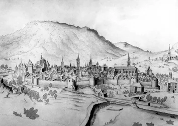 Vy över staden Chambery i Savoyen