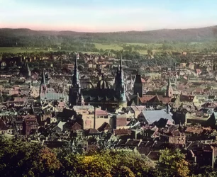 Utsikt över staden Aachen med dess katedral i stadens centrum