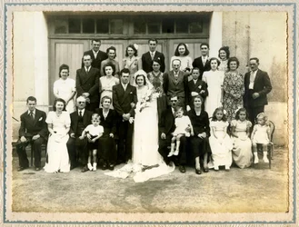Bröllopsfotografering, i Lure, Frankrike, mellan 1940 och 1950 (s/v foto)
