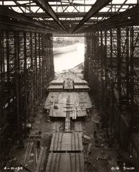 Arbetet med dubbelbottnen på Northbank inleds vid William Doxford & Sons varv, Sunderland, 4 oktober 1956