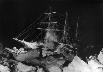 Imperial Trans-Antarctic Expedition: Endurance sitter fast, ca 1914-17 (foto)
