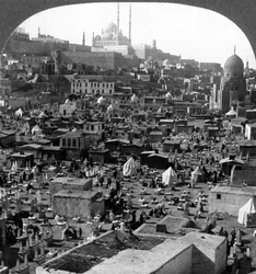 Citadellet och Mohammed Ali-moskén bortom Bab-el-Wezir-kyrkogården, Kairo, Egypten, 1905.