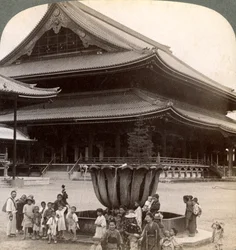 Huvudfronten av Higashi Hongan-ji, största buddhistiska tempel i Japan, Kyoto, 1904.
