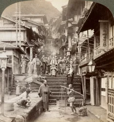 Huvudgatan uppför den branta sidan av berget Haruna vid en berömd by med varma källor, Ikao, Japan, 1904.