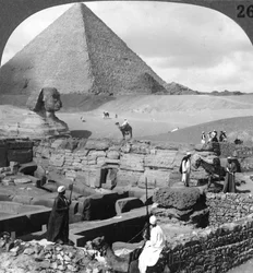 Ruinerna av granittemplet, sfinxen och den stora pyramiden, Egypten, 1905.