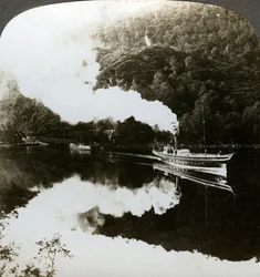Ånga yacht på Loch Katrine, Skottland.