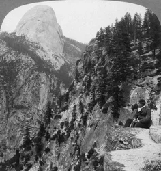 Utsikt från Glacier Canyon till Half Dome, Yosemite Valley, Kalifornien, USA, 1902