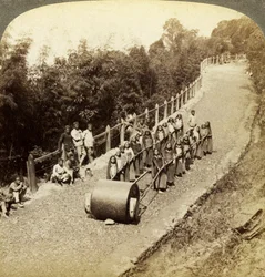 Kvinnor som arbetar på Darjeeling Highway, Indien.