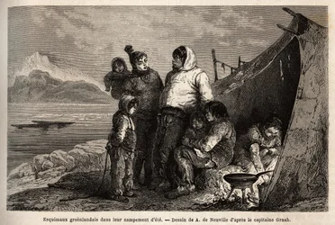En grönländsk inuitfamilj i sitt sommarskinnsläger. Gravyr för att illustrera resan till den arktiska polens fria hav, av doktor Hayes, kirurg vid den amerikanska flottan, 1860-1862, publicerad i "Le tour du monde, nouveau journal des voyages", redigera
