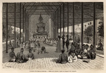 En ordinationsceremoni för buddhistiska munkar i ett tempel i närheten av Angkor, Kambodja. Gravyr som illustrerar Francis Garniers upptäcktsresa i Indokina, mar löjtnant, 1866-1868, publicerad i ”Le Tour du monde” 1870-1871, redigerad av