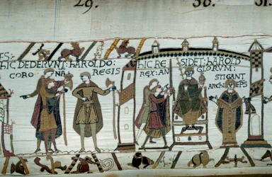 Efter Edward Bekännarens död, blev Harold kronad kung under namnet Harold II 1066 Detalj av Bayeuxtapeten eller broderi av drottning Mathilde