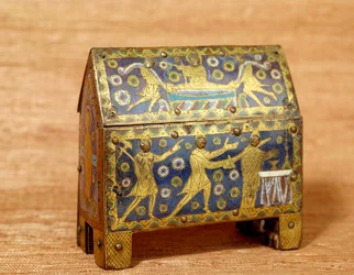 Konstföremål: emaljerat relikvarieskrin av guld och koppar av den helige Thomas Becket (1118-1170), ärkebiskop av Canterbury. Ca 1200. Mått 0,16x0,142 m. Paris, Nationalmuseet för medeltiden, Clunybaden
