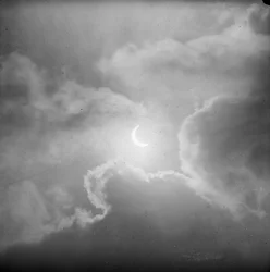 Astronomisk glasplåtsbild av solförmörkelse (glasnegativ)