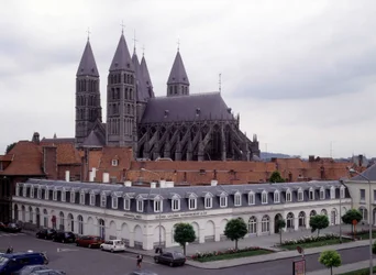 Cathedrale de Tournai (Belgien), utsikt från utsidan.