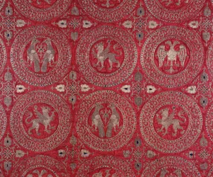 Detalj av kyrkligt dräkttyg i lila siden från Cypern som representerar fantastiska djur (religiös lila sidenvana från Cypern med fantastiska djur) Museo della Cattedrale Anagni från 1200-talet, Italien