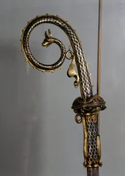 Episkopalt lager i guld och emalj (pastoral batong) detalj