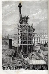 Frankrike, Paris, överlämnandet av Frihetsgudinnan till Förenta staternas ambassadör - Inpackning i byggnadsställningar av Frihetsgudinnan, skapad av Frédéric Auguste Bartholdi (1834-1904), för transport från Paris till Amerika