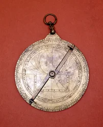 Gotisk astrolabium från 1300-talet. Milano, Musei del Castello.