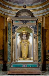 Det heliga barnet. Statyett av Jesusbarnet (kopia). Original från 1400-talet. Kyrkan Santa Maria i Aracoeli, det heliga barnets kapell, Rom.