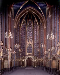 Interiörvy av Sainte Chapelle i Paris: Höga kapellet, arkitektur