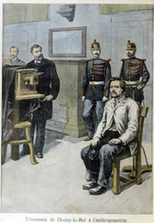 Mördaren från Choisy-le-Roi vid antropometrin (och herr Alphonse Bertillon) - i ”Le Petit Journal”, maj 1899