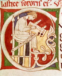 Bokstaven C prydd med en munk som skriver på ett skrivbord. Miniatyr från "" Vitae sanctorum"" (De heligas liv) Coimbre från 1100-talet, universitetsbiblioteket