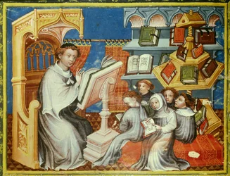 Monastisk skola i klostret för eremiterna i Saint Augustine i Paris: en munk på en predikstol läser en lecon med tonåringar men också med laics. Till höger ett pundhjul. Miniatyr i "" bible historiee"" (Bible historiale) av Pierre Comestor (P