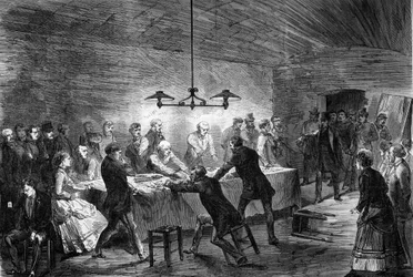 Paris 1870: Arrest fungerar i ett underjordiskt spelhus på Rue de la Harpe.