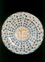 Tallrik med kristalliserat monogram, Valencia tillverkning