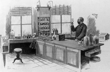 Porträtt av den tyske läkaren Robert Koch (1843-1910) i hans laboratorium.