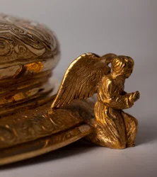Relikviekors. Metallsmide med juveler. Ursprungskloster (Saint-Amand Tournai, fd Elnone. 1500-talet. Detalj botten.