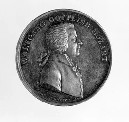 Silvermedalj i bild av kompositören Wolfgang Amadeus Mozart (1756 - 1791).