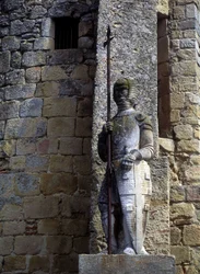 Staty av en katharisk krigare på dörren till avignonet i Lauragais (31).