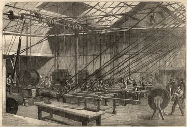 Telegrafi: tillverkning av transatlantisk kabel. Maskiner som belägger guttaperkakabeln i Glass, Elliot and Company-fabriken på Wharf Road i London, England. Gravyr i "" The Illustrated London News"" av 14 mars