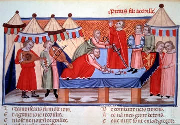 Pyrrhus, Akilles son, dubbas till riddare. Miniatyr ur ”Le Roman de Troie” av Benoît de Sainte-Maure, en normandisk poet från slutet av 1100-talet, utförd omkring 1160-1170 för Eleonora av Akvitanien. Omkring 1300. Paris, Bibliothèque nationale