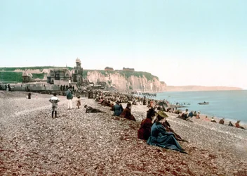 Utsikt över stranden och kasinot i Dieppe. Photochrome v. 1890.