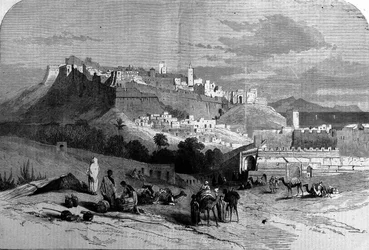 Utsikt över den befästa staden Tanger och kusten, Marocko. Gravyr från 1868.