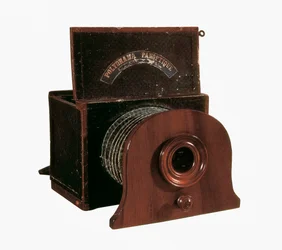 Daguerres kamera (Jacques Daguerre (1787-1851)) för framställning av daguerreotypier, Paris. Nationella konservatoriet för konst och hantverk.