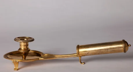 Ljusstake. Förgylld på koppar. Börja 1800-talet. Empire stil.