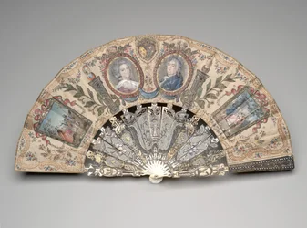 Vikbar solfjäder med porträttmedaljonger av Marie Antoinette och Louis XVI, efter 1786 (gouache och akvarell på dubbla sidenblad, mässing, silver, metalltråd, elfenben, förgyllning, silverfolie och ädelstenar)