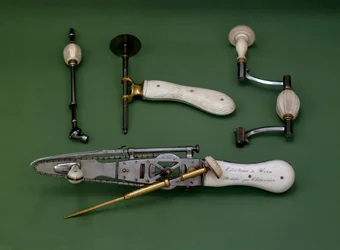 Instrument för kirurgi från 1700-talet. Chaniere Hein. Coll. Del.