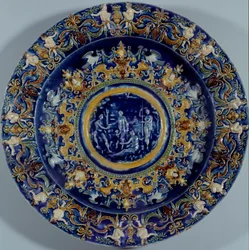 Stort polykromt fajansfat med en representation av Parisdomen. 1550-1600