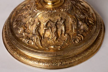 Metallsmide. Bägare. Gåva av kanon A. Le Vaillant de la Bassarderie, dekanus för katedralkapitlet 1726 till 1758. 1700-talet. Detalj botten.