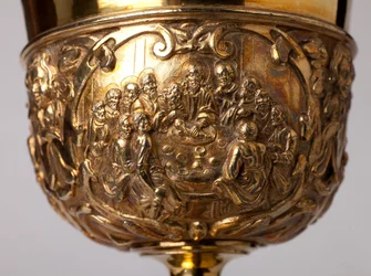 Metallsmide. Bägare. Gåva av kanon A. Le Vaillant de la Bassarderie, dekanus för katedralkapitlet 1726 till 1758. 1700-talet. Detalj.