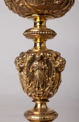 Metallsmide. Bägare. Gåva av kanon A. Le Vaillant de la Bassarderie, dekanus för katedralkapitlet 1726 till 1758. 1700-talet. Detalj.