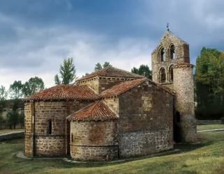 Romansk konst: utsikt över kyrkan San Salvador de Cantamuda, Spanien