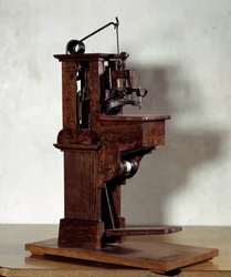 Symaskin av Barthélemy Thimonnier (1793-1857). 1800-talet. Paris, CNAM