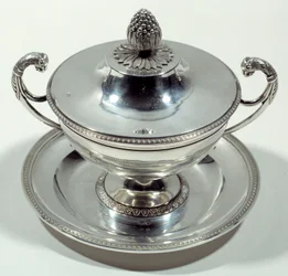 Silverkopp med topp av en kotte. 1789-1809. Se. National Renaissance Museum