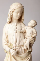 Staty. Madonna och barn. Gåva av Mgr Cantineau, dekanus för katedralkapitlet. Elfenben. 1200-talet. Detalj, byst.